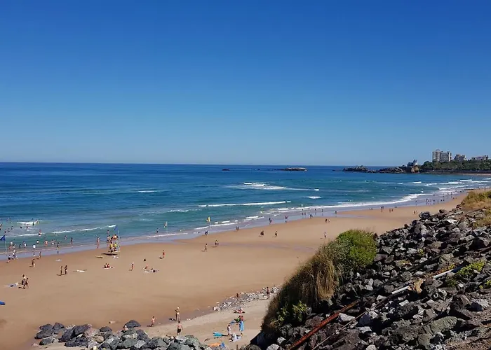 T2 Tres Bien Place A 2mns Des Plages