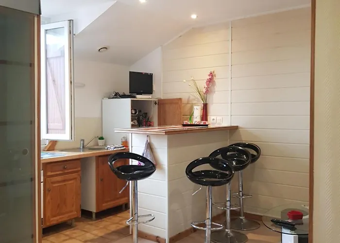 T2 Tres Bien Place A 2mns Des Plages *