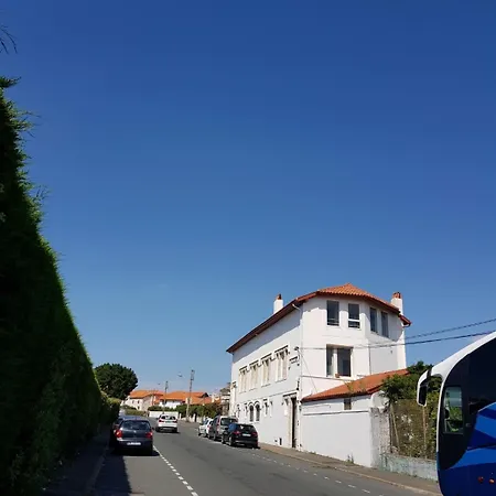 T2 Tres Bien Place A 2mns Des Plages Apartament