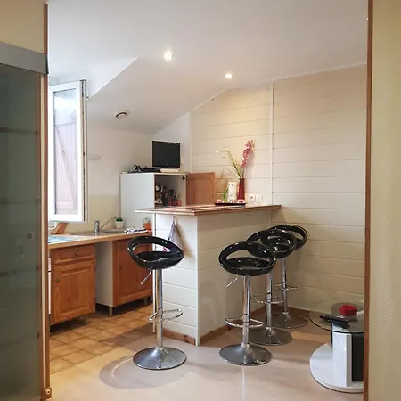 T2 Tres Bien Place A 2mns Des Plages *