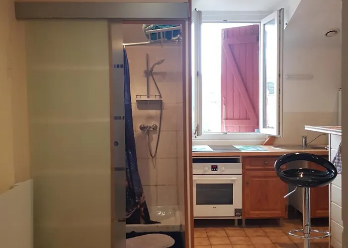 T2 Tres Bien Place A 2mns Des Plages